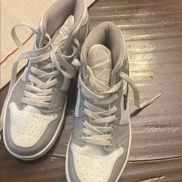 Jordan Classic Gray and White Sneakers - Picture 5 of 7